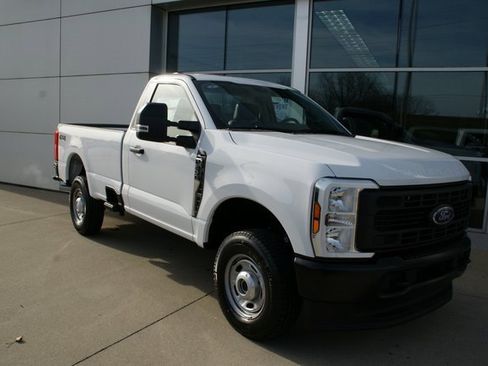 New 2026 Ford F250 XL w/ F-250 >10K GVWR Package image 2