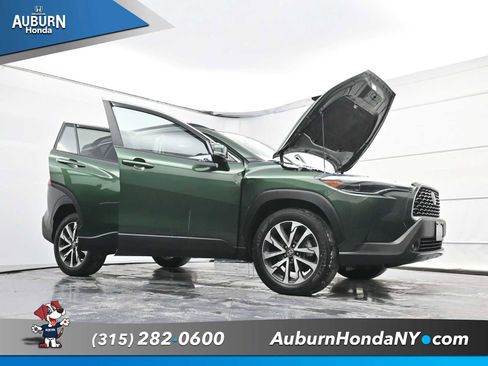 Used 2023 Toyota Corolla Cross XLE image 30