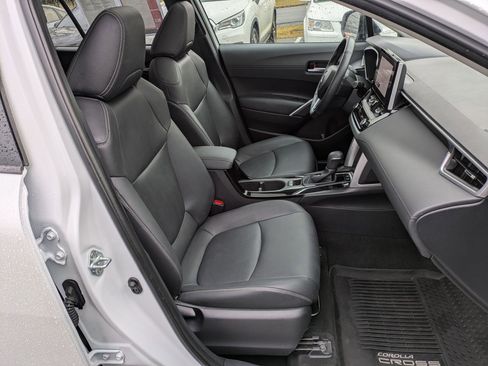 Certified 2023 Toyota Corolla Cross XLE image 23