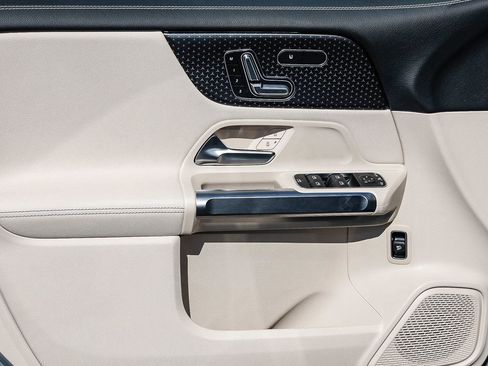 New 2026 Mercedes-Benz GLB 250 image 20