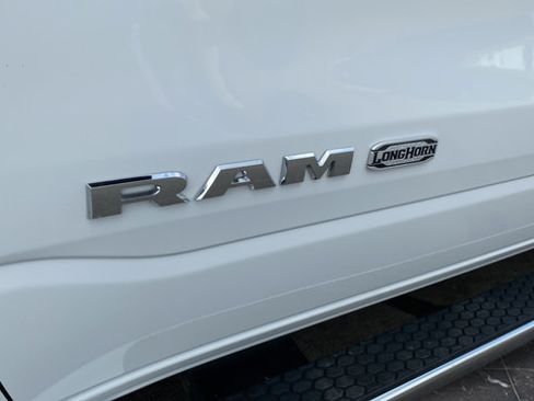 Used 2022 RAM 1500 Limited w/ Body Color Bumper Group AWD/4WD image 41