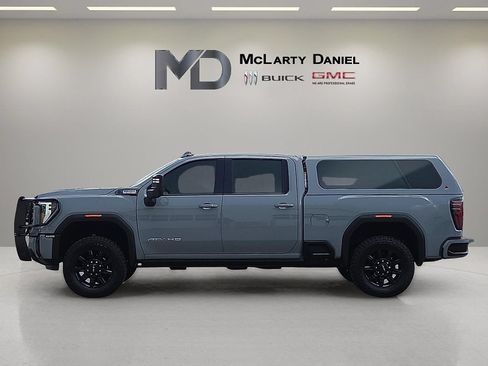Used 2025 GMC Sierra 2500 AT4 w/ AT4 Premium Plus Package AWD/4WD image 2
