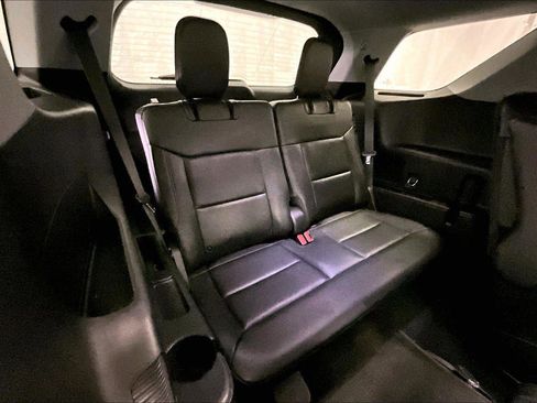 Certified 2022 Ford Explorer XLT w/ Equipment Group 202A image 27