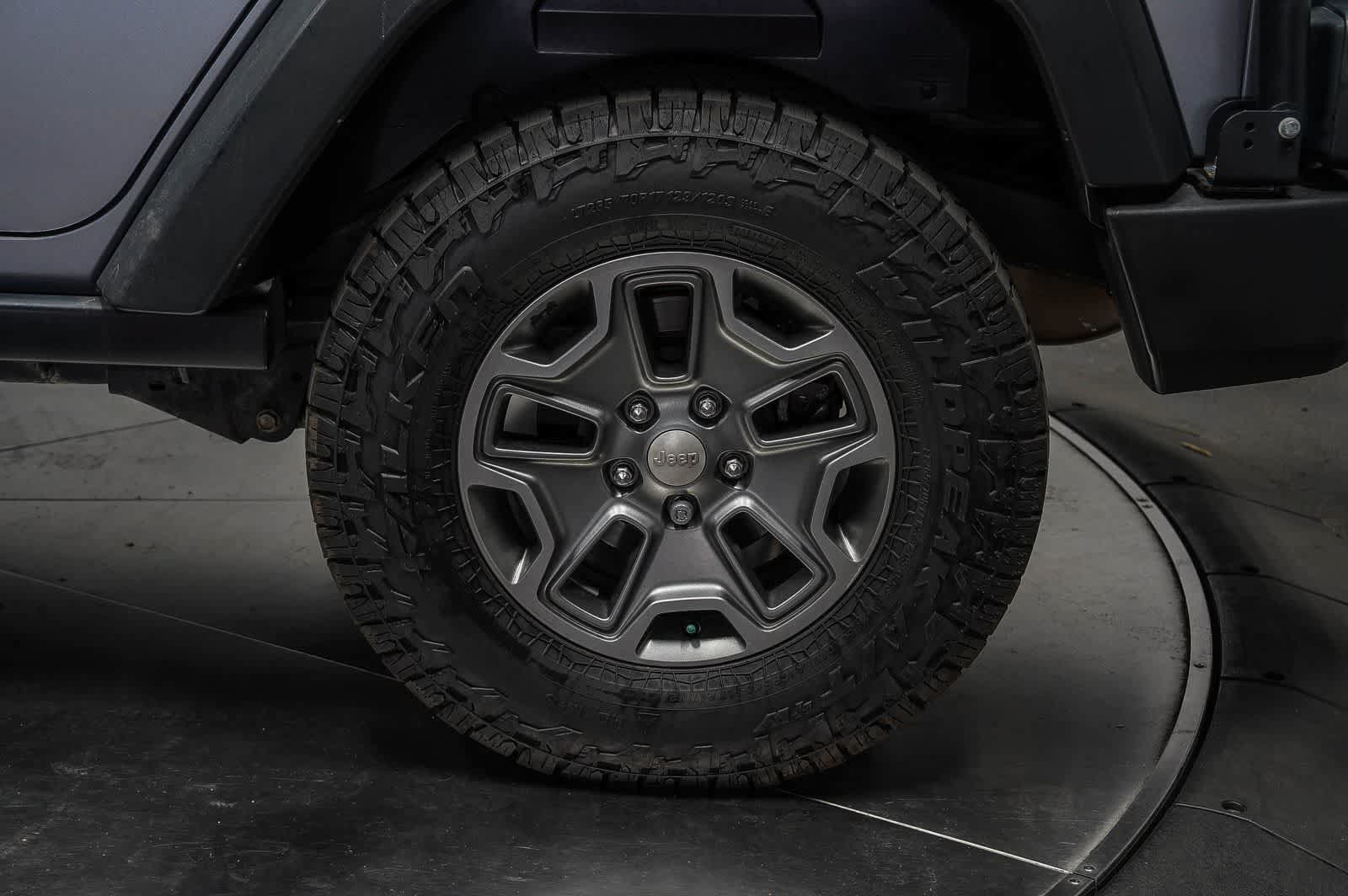 Used 2018 Jeep Wrangler Unlimited Rubicon w/ Connectivity Group AWD/4WD image 10