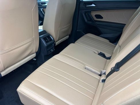 Used 2022 Volkswagen Tiguan SE R-Line FWD image 11