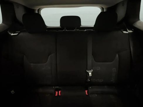 Used 2017 Jeep Renegade Latitude AWD/4WD image 18