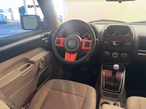 Used 2015 Jeep Patriot Sport image 15