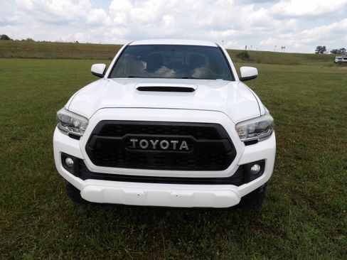 Used 2017 Toyota Tacoma 4x4 Double Cab image 4
