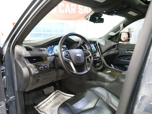 Used 2020 Cadillac Escalade ESV Platinum AWD/4WD image 17