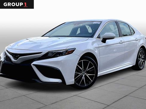 Used 2023 Toyota Camry SE image 1