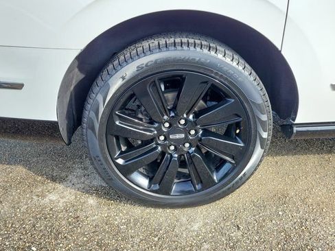 Certified 2024 Lincoln Navigator L Reserve AWD/4WD image 10