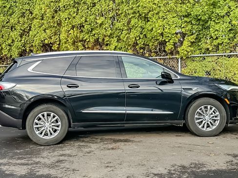 Used 2024 Buick Enclave Premium image 2