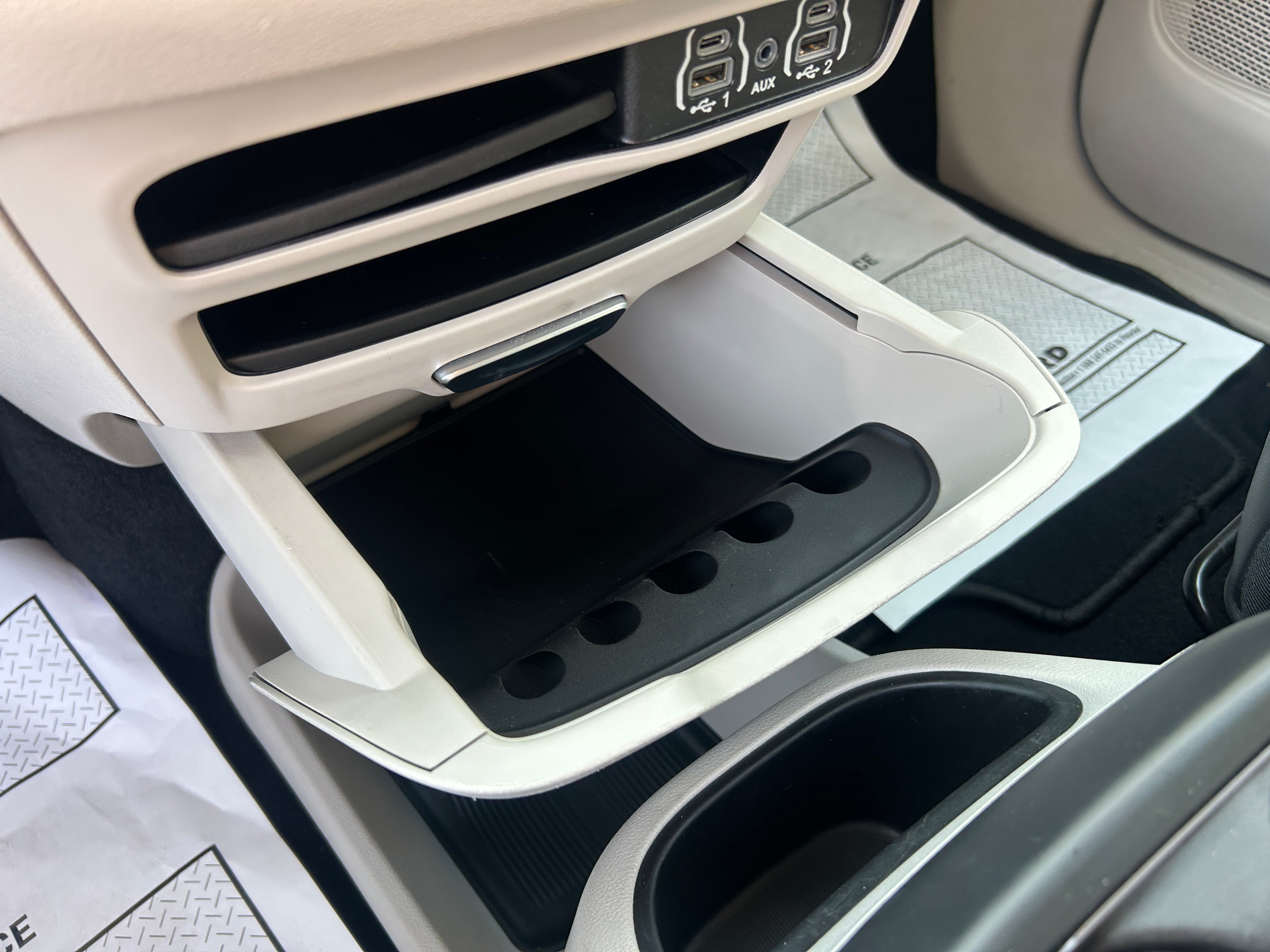 Used 2024 Chrysler Pacifica Touring-L FWD image 25