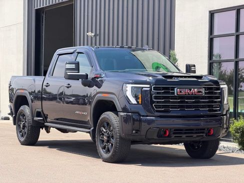 Used 2025 GMC Sierra 2500 AT4 w/ AT4 Preferred Package AWD/4WD image 4
