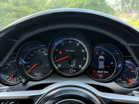 Used 2016 Porsche Cayenne Turbo AWD/4WD image 28
