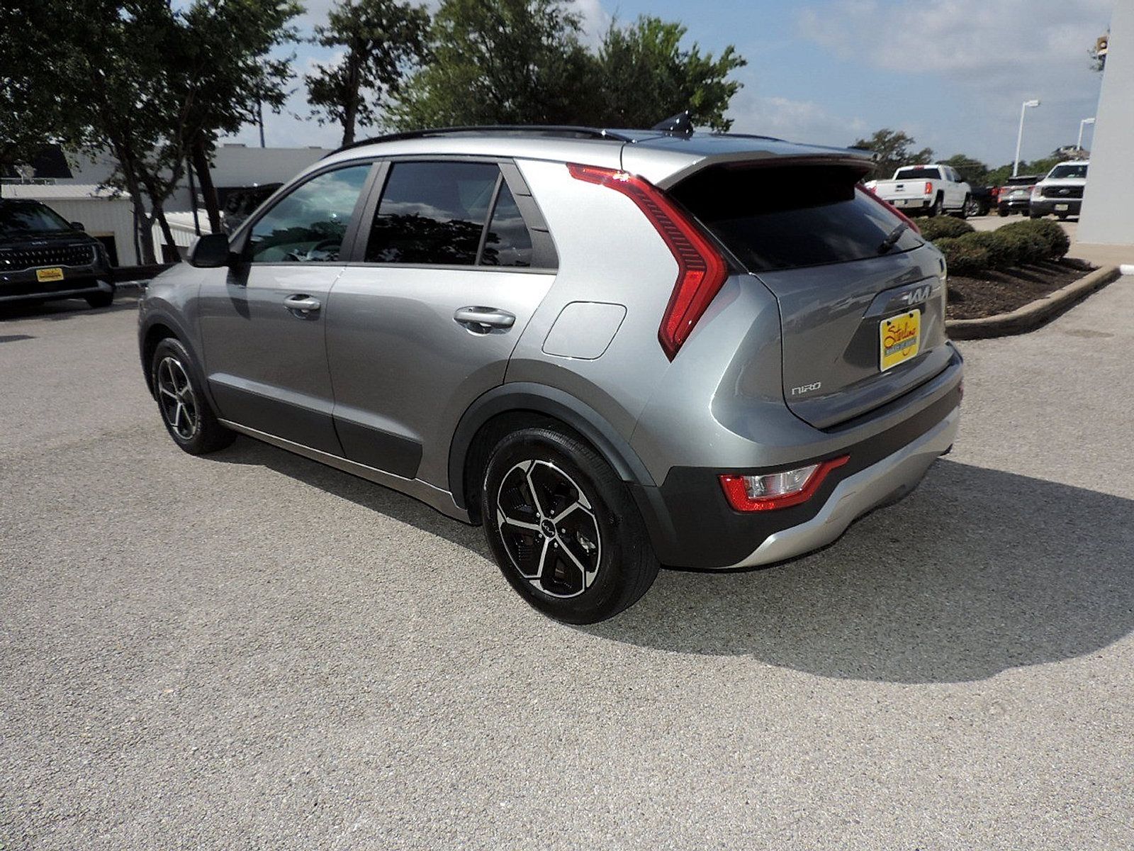 Used 2024 Kia Niro LX FWD image 7