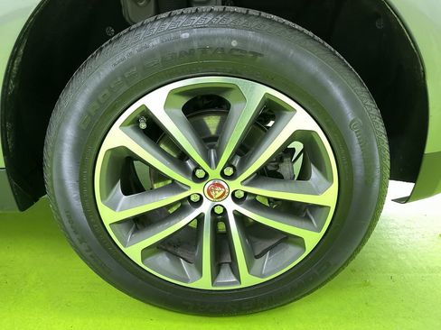 Used 2017 Jaguar F-PACE Premium image 16