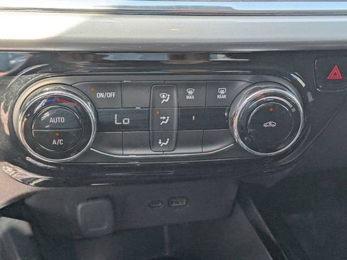 Used 2025 Chevrolet Trax LT FWD image 22