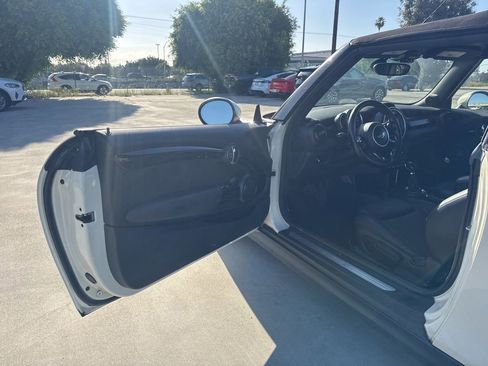 Used 2017 MINI Cooper S image 11
