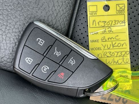 Used 2022 GMC Yukon XL Denali AWD/4WD image 35