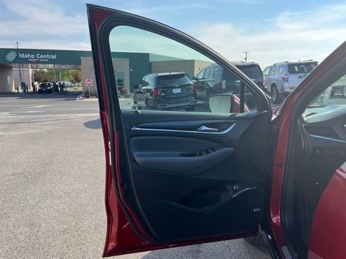 Used 2024 Buick Enclave Premium image 33