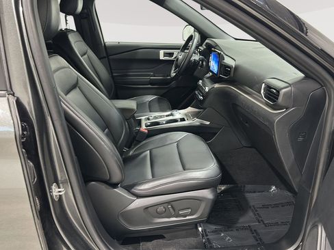 Used 2020 Ford Explorer XLT w/ Equipment Group 202A image 23