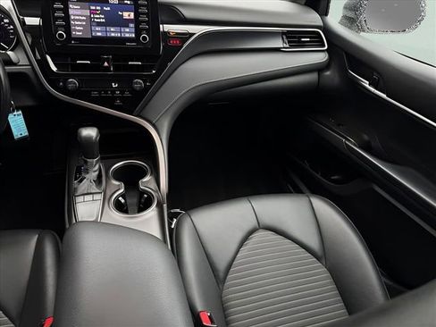 Used 2023 Toyota Camry SE image 10