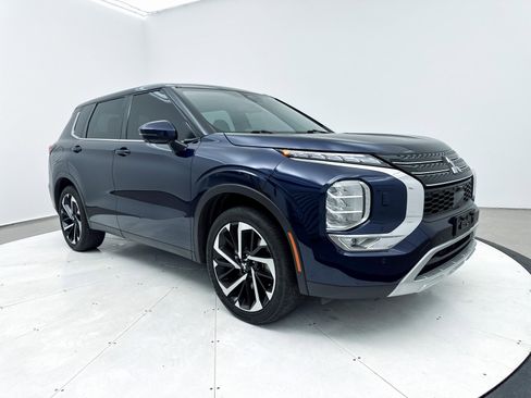 Used 2023 Mitsubishi Outlander SE image 11
