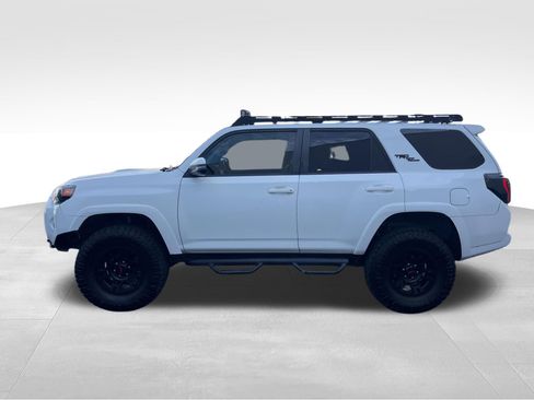 Used 2020 Toyota 4Runner TRD Off-Road Premium w/ Moonroof Package AWD/4WD image 8