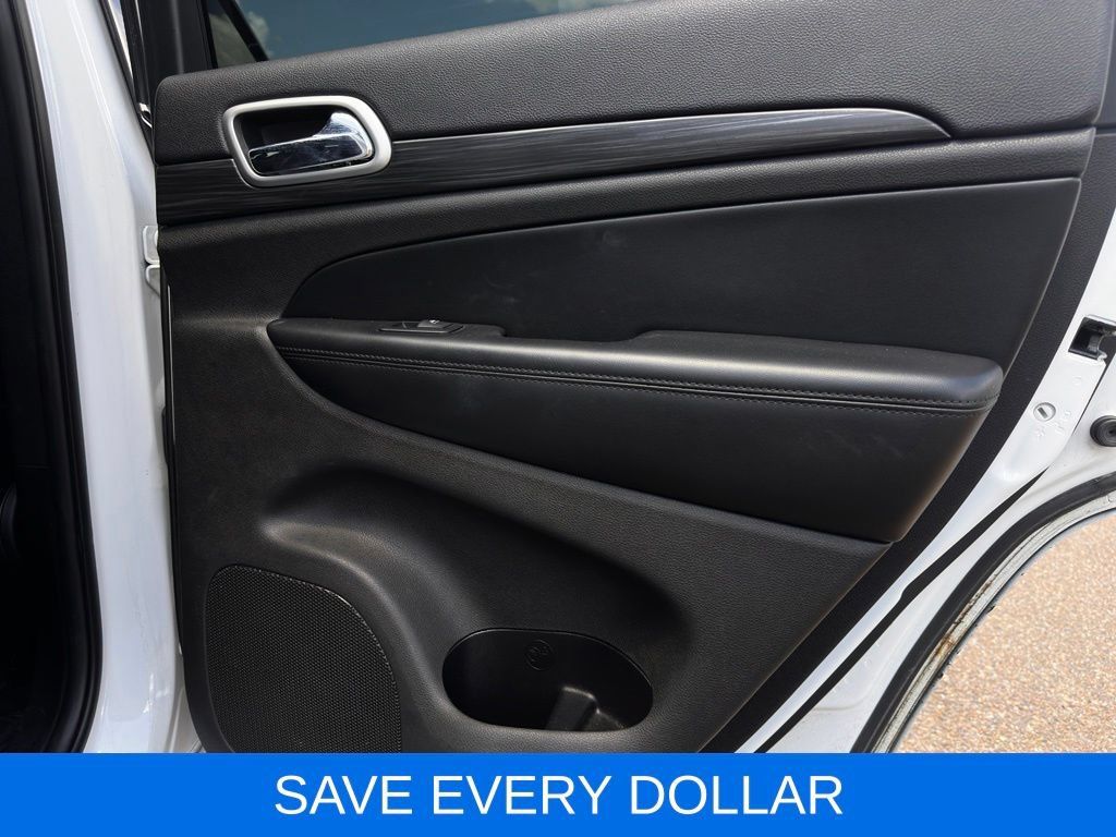 Used 2019 Jeep Grand Cherokee Altitude AWD/4WD image 16
