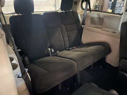 Used 2016 Dodge Grand Caravan SXT image 20
