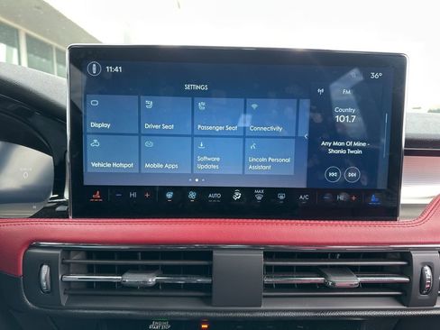 Used 2025 Lincoln Corsair Reserve w/ Jet Appearance Package image 40