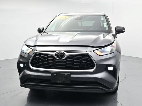 Used 2023 Toyota Highlander XLE AWD/4WD image 3
