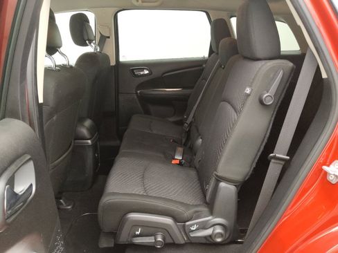 Used 2019 Dodge Journey SE image 18