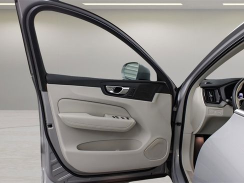 Certified 2023 Volvo XC60 T8 Ultimate image 12