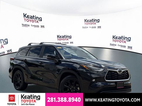 Used 2023 Toyota Highlander LE FWD image 2