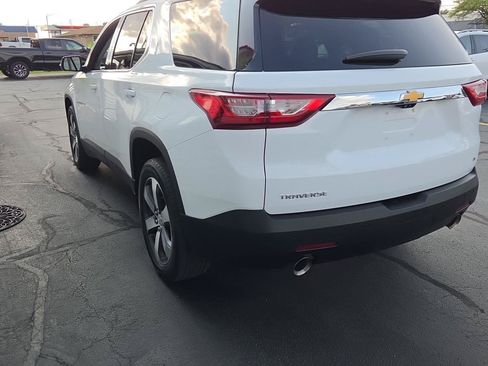Used 2020 Chevrolet Traverse LT w/ LT Premium Package FWD image 4