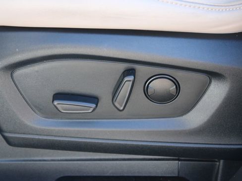 Used 2023 Ford Explorer XLT w/ Equipment Group 202A AWD/4WD image 19