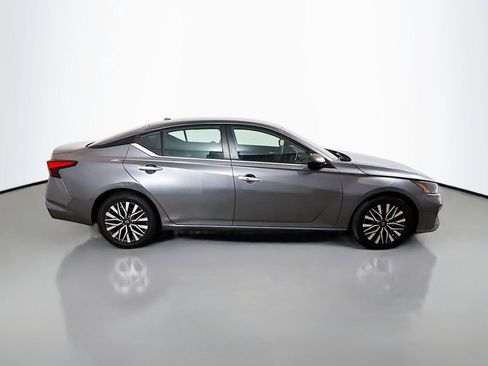 Used 2024 Nissan Altima 2.5 SV FWD image 8