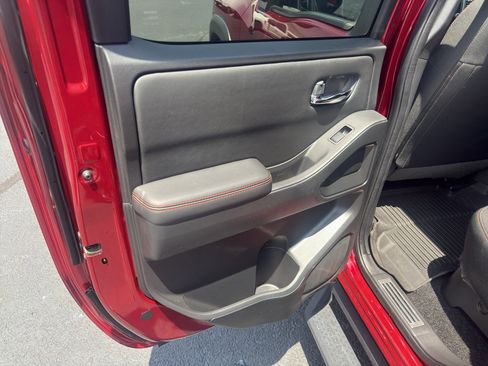 Used 2023 Nissan Frontier PRO-4X w/ Technology Package AWD/4WD image 12
