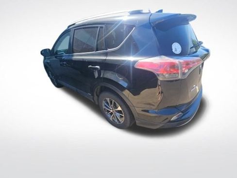 Used 2018 Toyota RAV4 XLE AWD/4WD image 9
