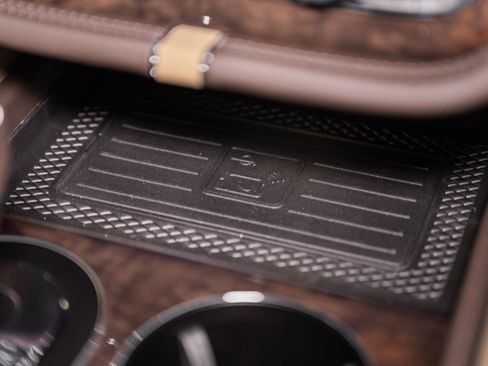 Used 2025 Bentley Bentayga Extended Wheelbase image 48