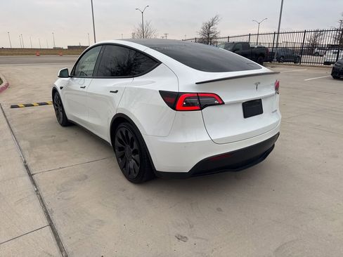Used 2023 Tesla Model Y Performance image 2