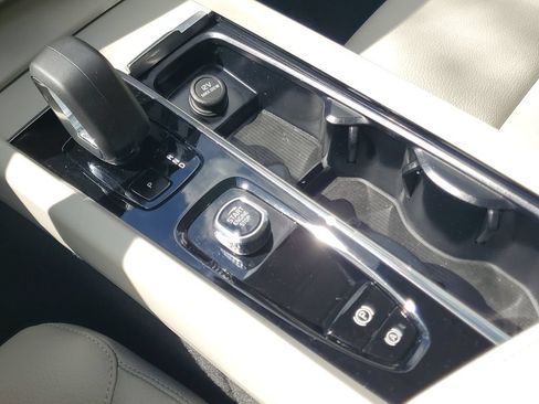 Certified 2024 Volvo XC60 B5 Core w/ Protection Package Premier AWD/4WD image 25