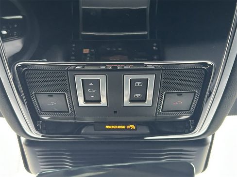 Used 2025 Land Rover Range Rover Velar Dynamic SE image 20