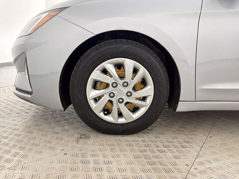 Used 2020 Hyundai Elantra SE w/ Cargo Package (C1) image 11