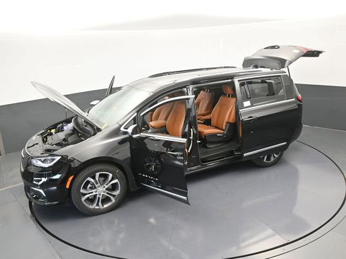 New 2026 Chrysler Pacifica Pinnacle image 65