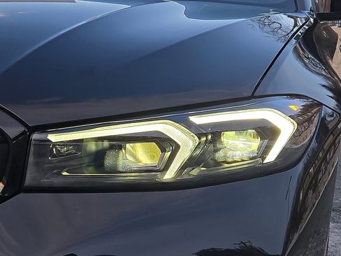 Used 2025 BMW 330i xDrive Sedan w/ M Sport Package image 9