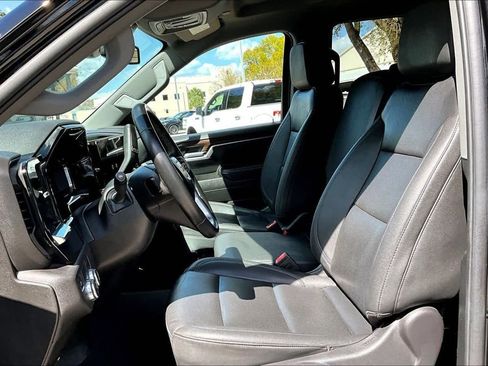 Used 2025 GMC Sierra 1500 SLT image 3