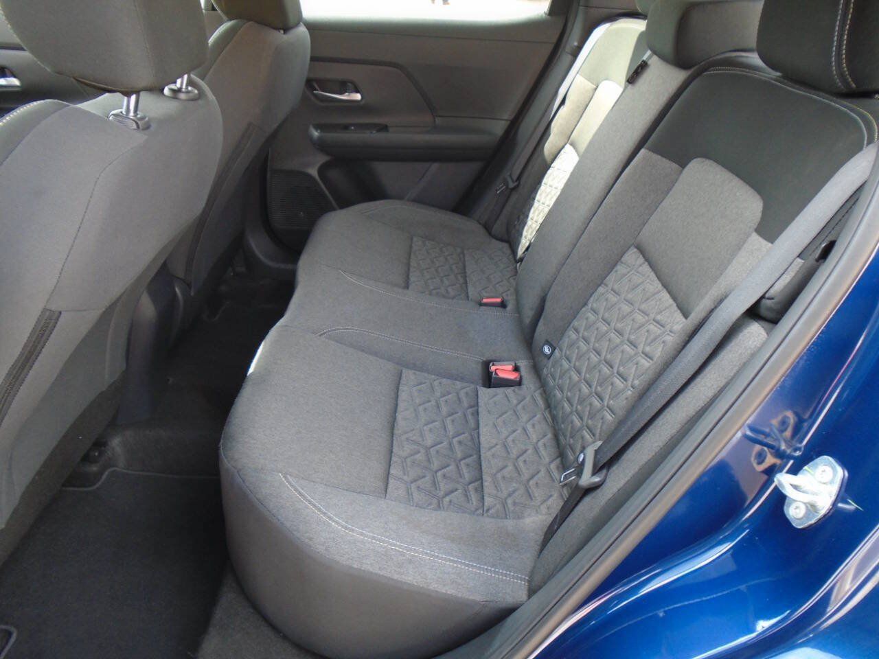 Used 2025 Nissan Kicks SV FWD image 10